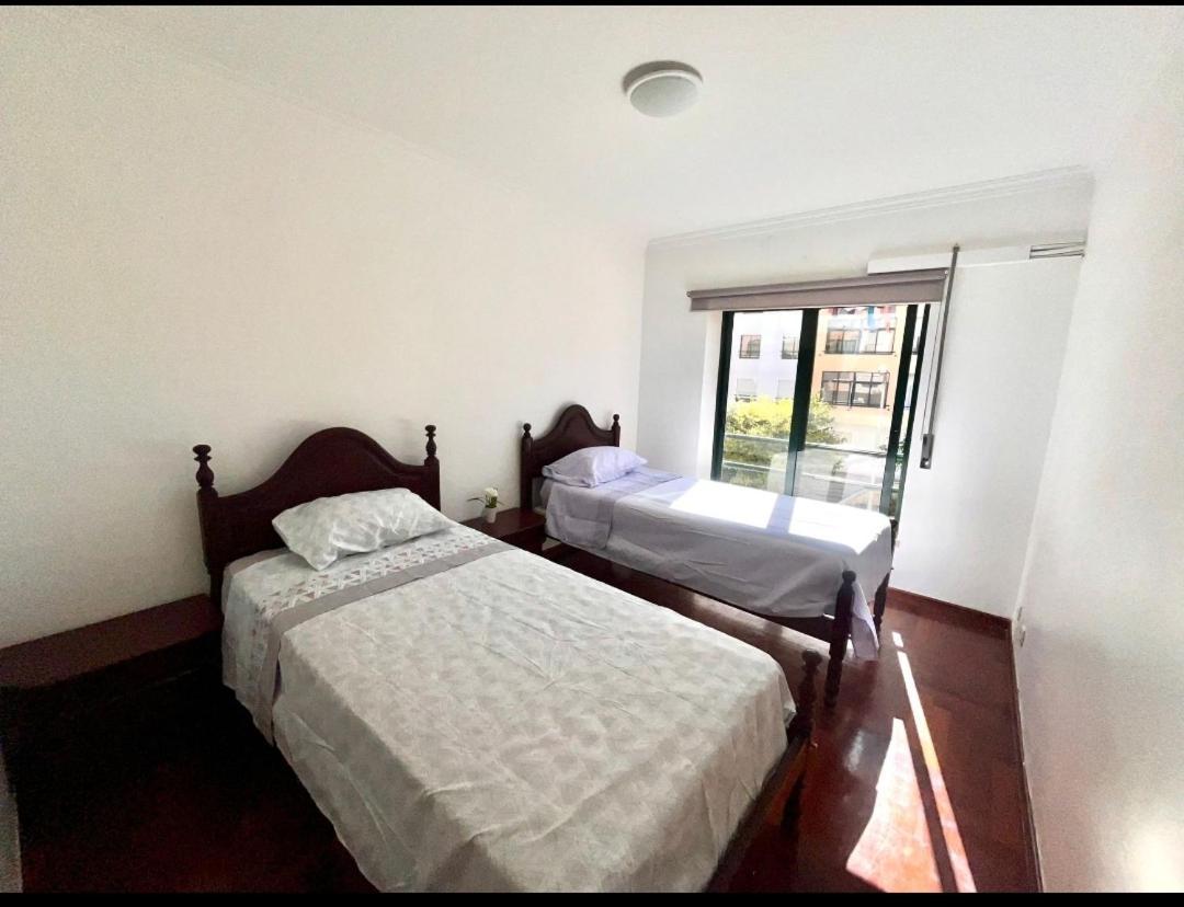 Quarto Boa Localizacao Com Cozinha E Casa De Banho Apartment Caparica Luaran gambar