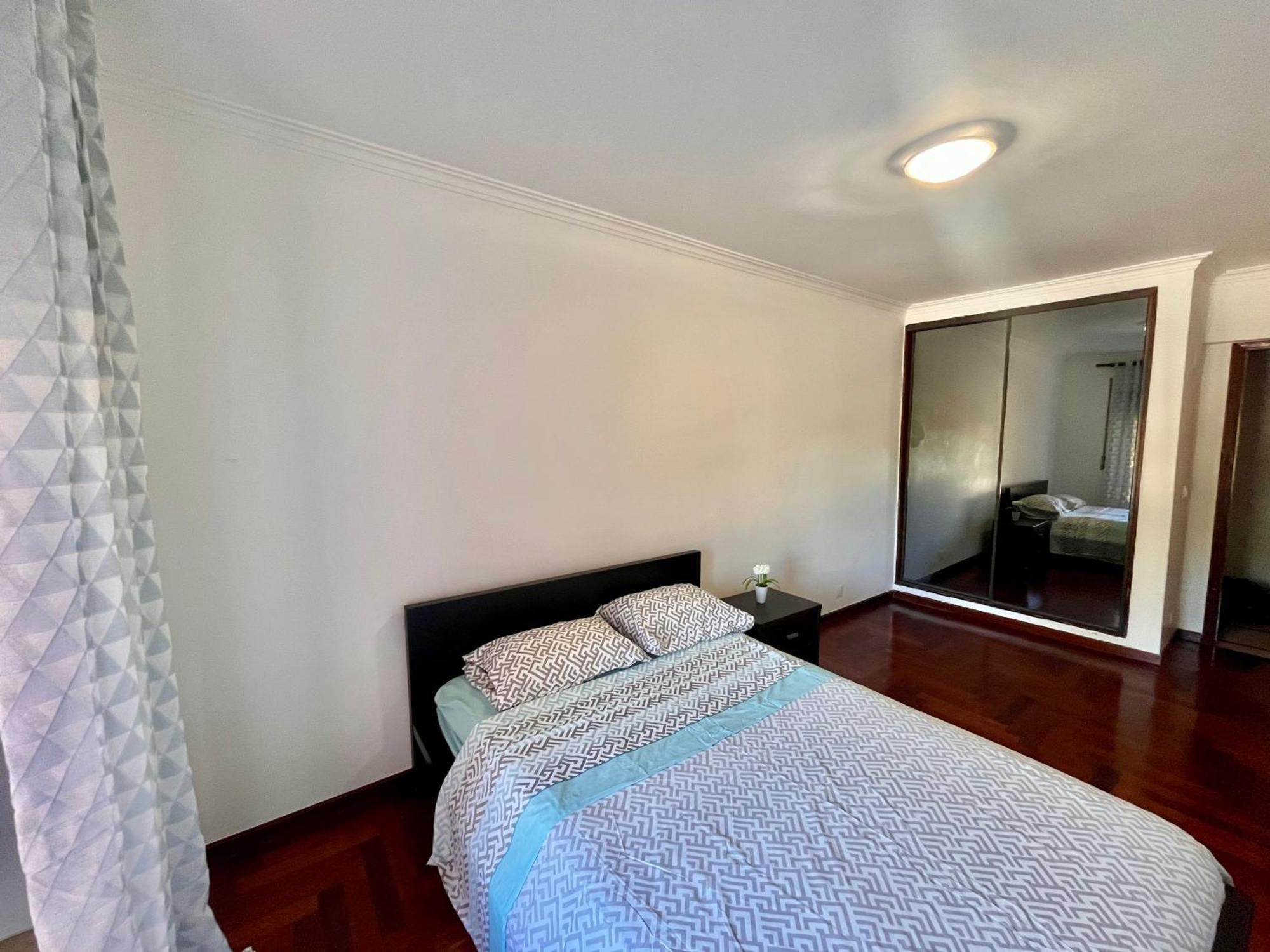Quarto Boa Localizacao Com Cozinha E Casa De Banho Apartment Caparica Luaran gambar
